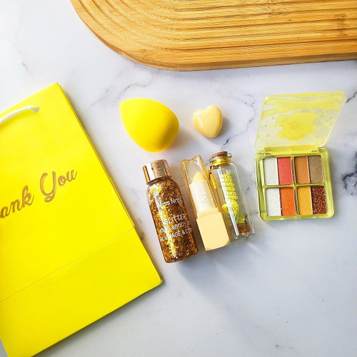 ست لوازم آرایشی کادویی ، کادو روز مادر ، کادو شب یلدا ، باکس کادویی آرایشی رنگ زرد